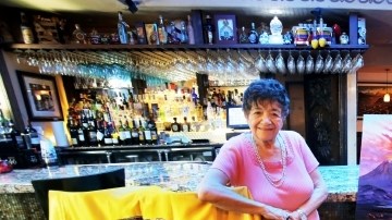 La pintora ecuatoriana  Aida Watson, está exibiendo varios de sus trabajos como parte de las festividades patrias.