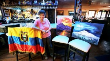 La pintora ecuatoriana  Aida Watson, está exibiendo varios de sus trabajos como parte de las festividades patrias.