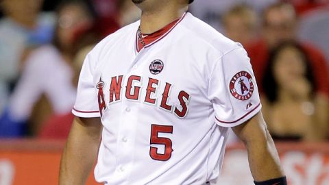 El dominicano Albert Pujols sufre una dolorosa lastimadura en la planta de su pie izquierdo.
