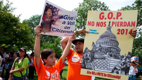 The Washington Post señaló que solo alrededor de una cuarta parte de los 11 millones de indocumentados conseguirá la ciudadanía, de aprobarse la reforma migratoria.