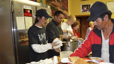 Según una encuesta 4 de cada 5 adultos en Estados Unidos han estado cerca de la pobreza.