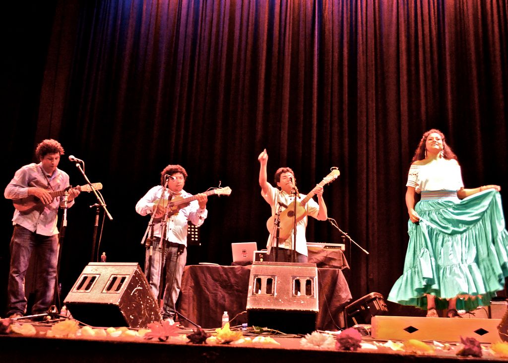 Los Cojolites, en aquella histórica presentación del 17 de agosto de 2012 en el Brava Theatre.