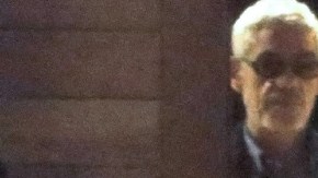 El maquinista sale de los juzgados de Santiago el pasado domingo.