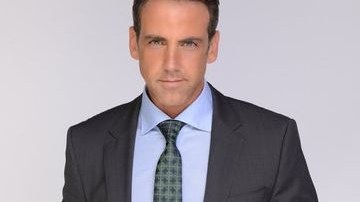 Carlos Ponce es un artista que ha incursionado en la música, la televisión y el cine tanto en inglés como en español.