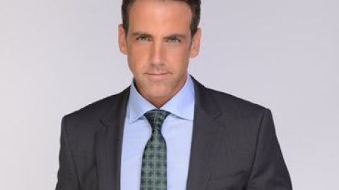 Carlos Ponce es un artista que ha incursionado en la música, la televisión y el cine tanto en inglés como en español.