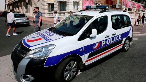 La Policía Nacional busca a los dos hombres que robaron en la famosa tienda de relojes Kronometry.