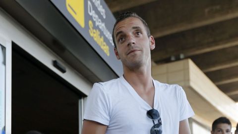 Se disculpa Soldado por su salida y arremete contra dirigente