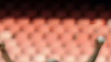 Cavani quería seguir en el Napoli, afirma su padre