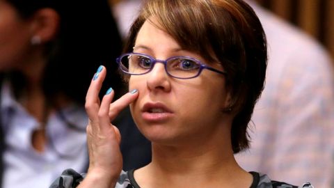 Michelle Knight habla enntre sollozos durante la audiencia de sentencia contra Ariel Castro.