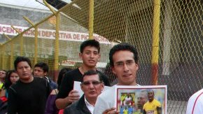 Filas interminables de personas rodean el coliseo General Rumiñahui, para darle el último adiós a Christian Benítez