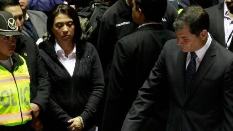 El presidente de Ecuador, Rafael Correa, estuvo presente en la capilla donde son velados los restos de Christian Benítez