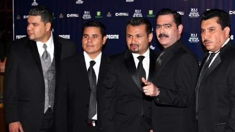 Los Tucanes de Tijuana  fue multado por la municipalidad de Chihuahua por cantar corridos.