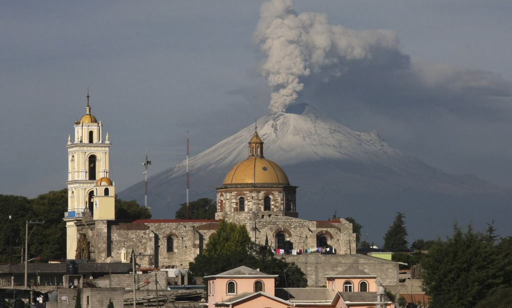 Produce Popocatépetl una hora de tremor armónico en últimas horas