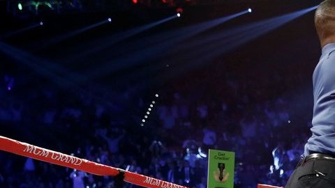 Pacquiao (en la lona) asegura que esta imagen fue factor de suerte.