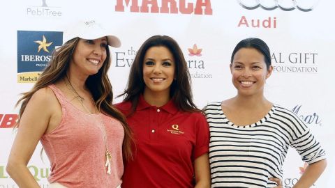 Eva Longoria y las fundadoras del evento benéfico"The Global Gift Gala", María Bravo (i) y Alina Peralta.