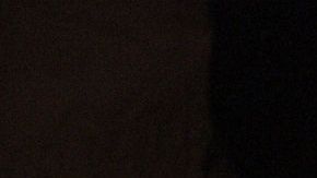 Funcionarios revisaban la lista de votantes en una elección llena de irregularidades según los observadores.