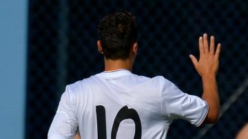 Mesut Ozil y Cristiano Ronaldo celebran uno de los dos goles del triunfo del Real Madrid