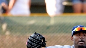 Con el festejo estilo Dodgers: Carl Crawford, Andre Ethier y Skip Schumaker celebran.
