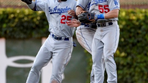 Con el festejo estilo Dodgers: Carl Crawford, Andre Ethier y Skip Schumaker celebran.