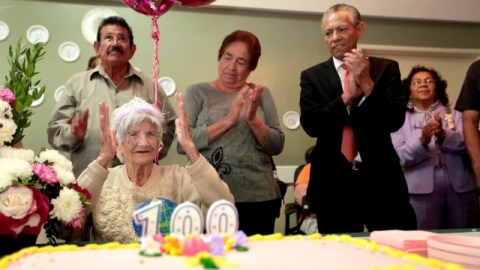 Su memoria aún está intacta y recuerda acontecimientos de su vida, como cuando se casó a los 13 años de edad en las montañas de México, donde había huido de la guerra cristera.