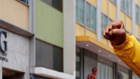 El presidente de Venezuela, Nicolás Maduro, al final dijo que las dos banderas son la misma.