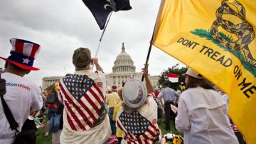 Miembros del Tea Party frente al Capitolio de Washington.