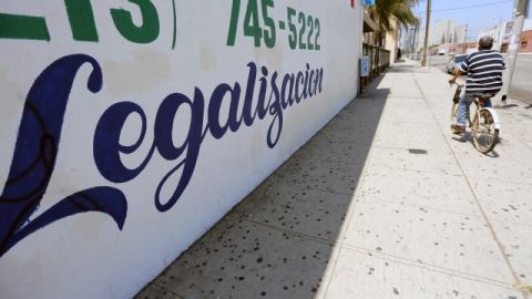 Los inmigrantes que esperan beneficiarse de una eventual reforma, si se aprueba, deberían empezar a recopilar documentos.