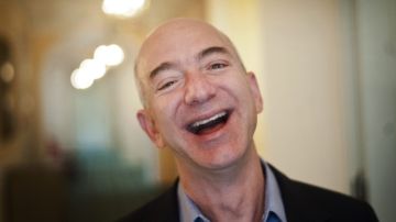 El feliz comprador de uno de los diarios más importantes de Estados Unidos, Jeffrey P. Bezos, fundador también del portal  de Internet Amazon.