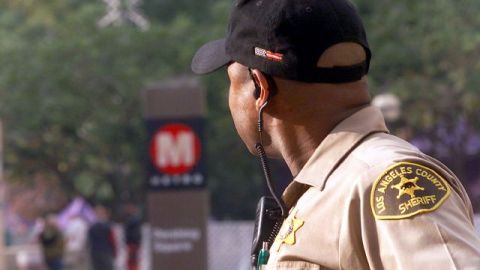 Alguaciles del Sheriff están investigando la muerte de un hombre en la estación de trenes de Pershing Square en Los Ángeles.
