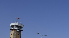 El Aeropuerto Internacional de Saná (Yemen). Estados Unidos apuntó ayer a este país como probable foco de la alerta terrorista.