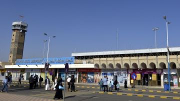 El Aeropuerto Internacional de Saná (Yemen). Estados Unidos apuntó ayer a este país como probable foco de la alerta terrorista.