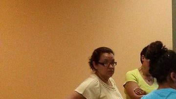 María Concepción Medina (medio) fue diagnosticada con cáncer de seno a los 58 años.