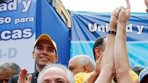 Henrique Capriles sigue proclamándose ganador de las elecciones en Venezuela.