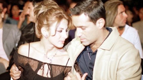 Foto de archivo del presentador  Omar Germenos con la actriz mexicana Silvia Navarro.