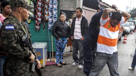 La presencia militar en las calles no ha disminuido la violencia.