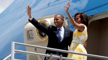 El Presidente  Barack Obama u la primera dama  Michelle Obama se despiden en Orlando, Florida.