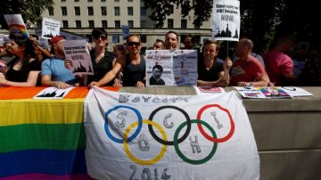 Aumenta el repudio: activistas ingleses participan en una protesta contra Sochi 2014 y Rusia en el Centro de Londres.