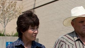 Los jinetes que se tropezaron con una jovencita californiana y su secuestrador dijeron que el encuentro les provocó dudas.