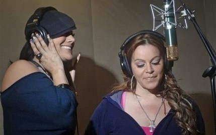 Reyes confesó que tuvo miedo cuando decidió cambiar del duranguense a la música de banda y que fue "La Gran Señora", como también se le llamó a Rivera, la que la empujó.