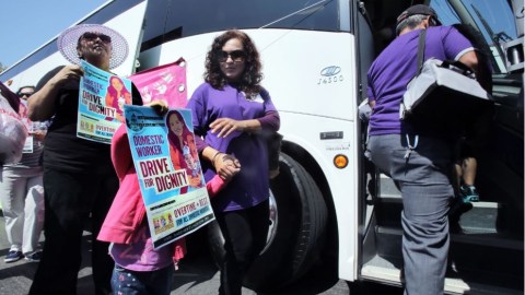 Se calcula que más de 200 mil empleados domésticos viven en California, de los cuales la gran mayoría son latinos.
