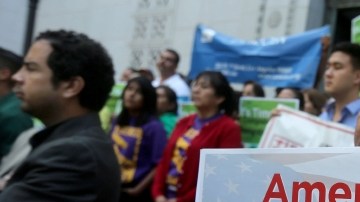 Oficiales electos y grupos pro-inmigrantes anunciaron una campaña de movilizaciones en California en pos de una reforma migratoria.