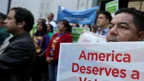 Oficiales electos y grupos pro-inmigrantes anunciaron una campaña de movilizaciones en California en pos de una reforma migratoria.