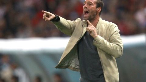 John Van´t Schip dirigió a Chivas entre el 2012 y el 2013