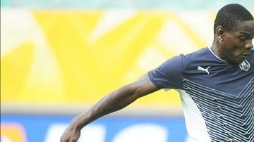 Balotelli se resintió de problemas en la rodilla.