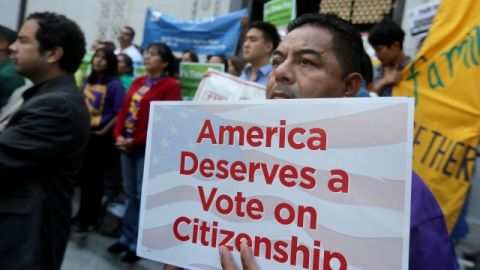 Oficiales electos y grupos pro-inmigrantes anunciaron una campaña de movilizaciones en California en pro de una reforma migratoria.