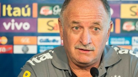 Luiz Felipe Scolarti, técnico de Brasil, en conferencia de prensa