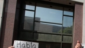 Faltan servicios de interpretación en las juntas de la redistribución de distritos. (La Opinión)