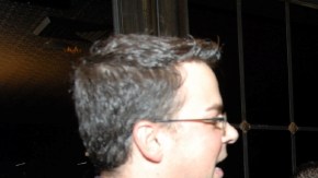 Francine Godoy (derecha)  dice  que experimentó presión por presuntamente  negarse a tener relaciones sexuales con Huízar.