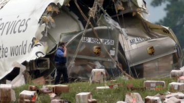 El avión A300 de UPS se estrelló alrededor de las 5 AM  cuando se aproximaba al aeropuerto en Birmingham, Alabama, dejando un saldo de dos muertos, uno de ellos el piloto de la nave.