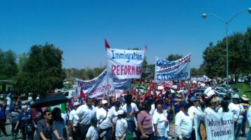 Estefany Méndez participó en la caravana hacia Bakersfield a favor de la reforma migratoria.